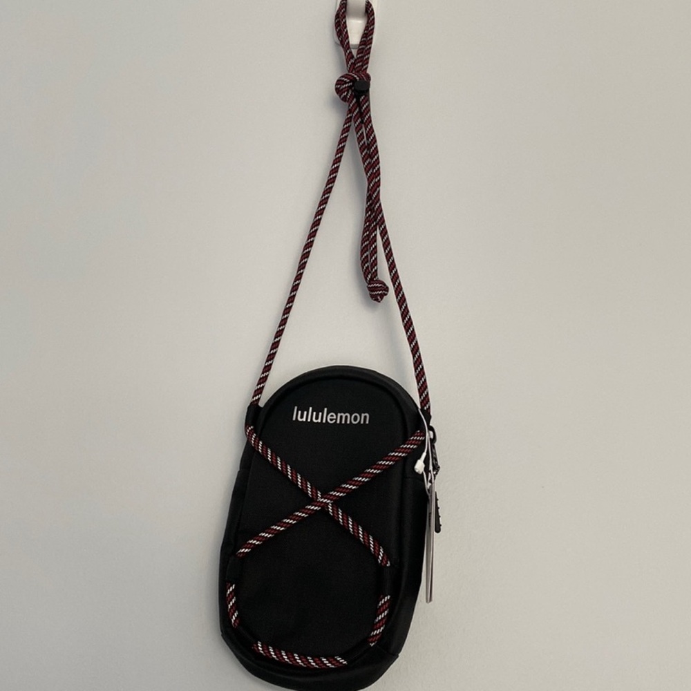 lululemon athletica Black Crossbody Pouch with Red-White Rope Strap